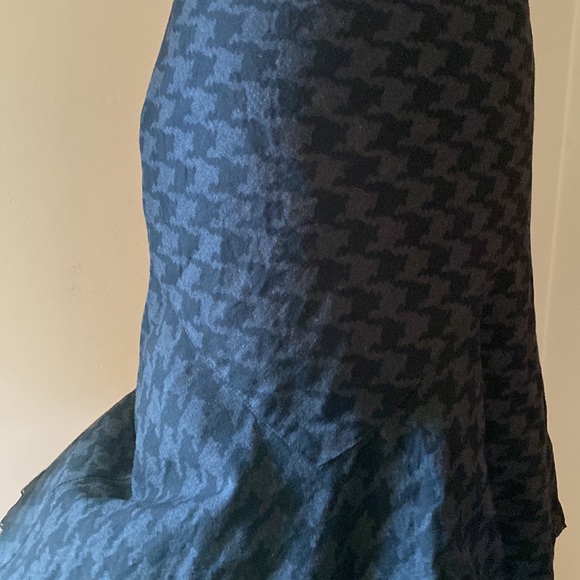 Gently worn patterned skirt with lace ruffle hem - Picture 3 of 5